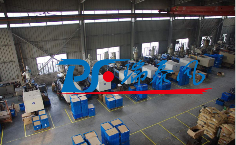 扇機(jī)組合、瑞泰風(fēng)工業(yè)大風(fēng)扇、鋼結(jié)構(gòu)廠房通風(fēng)降溫方案、廠房車間通風(fēng)降溫方案、大型工業(yè)風(fēng)扇、物流倉儲大風(fēng)扇、大吊扇、工業(yè)風(fēng)扇、廠房車間降溫設(shè)備、廠房車間通風(fēng)設(shè)備、車間溫控設(shè)備、工業(yè)大吊扇、工業(yè)大風(fēng)扇、工業(yè)節(jié)能風(fēng)扇、湖北瑞兆偉業(yè)通風(fēng)降溫科技有限公司