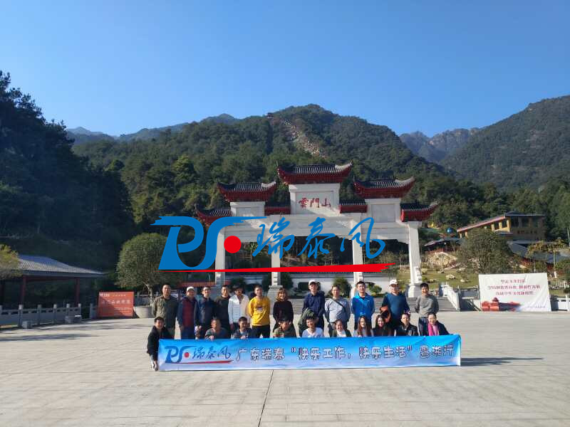 鋼結(jié)構(gòu)廠房通風(fēng)降溫方案、廠房車間通風(fēng)降溫方案、大型工業(yè)風(fēng)扇、物流倉儲大風(fēng)扇、大吊扇、工業(yè)風(fēng)扇、廠房車間降溫設(shè)備、廠房車間通風(fēng)設(shè)備、車間溫控設(shè)備、工業(yè)大吊扇、工業(yè)大風(fēng)扇、工業(yè)節(jié)能風(fēng)扇、湖北瑞兆偉業(yè)通風(fēng)降溫科技有限公司瑞泰風(fēng)工業(yè)大風(fēng)扇