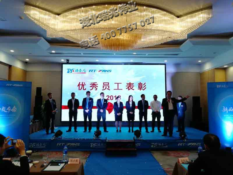 通風(fēng)降溫、瑞泰風(fēng)工業(yè)大風(fēng)扇、鋼結(jié)構(gòu)廠房通風(fēng)降溫方案、廠房車間通風(fēng)降溫方案、大型工業(yè)風(fēng)扇、物流倉(cāng)儲(chǔ)大風(fēng)扇、大吊扇、工業(yè)風(fēng)扇、廠房車間降溫設(shè)備、廠房車間通風(fēng)設(shè)備、車間溫控設(shè)備、工業(yè)大吊扇、工業(yè)大風(fēng)扇、工業(yè)節(jié)能風(fēng)扇、湖北瑞兆偉業(yè)通風(fēng)降溫科技有限公司