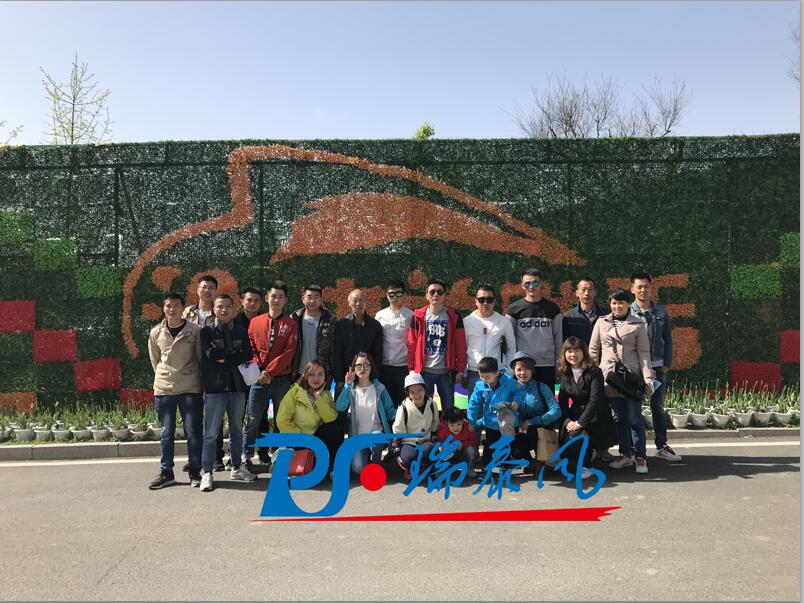 鋼結(jié)構廠房通風降溫方案、廠房車間通風降溫方案、大型工業(yè)風扇、物流倉儲大風扇、大吊扇、工業(yè)風扇、廠房車間降溫設備、廠房車間通風設備、車間溫控設備、工業(yè)大吊扇、工業(yè)大風扇、工業(yè)節(jié)能風扇、湖北瑞兆偉業(yè)通風降溫科技有限公司