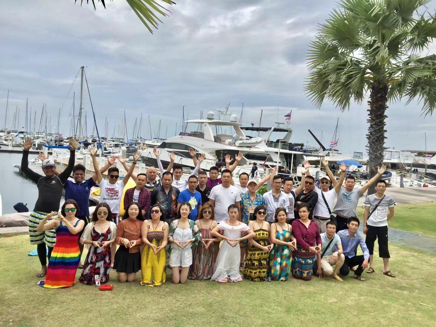 鋼結(jié)構(gòu)廠房通風(fēng)降溫方案、廠房車間通風(fēng)降溫方案、大型工業(yè)風(fēng)扇、物流倉(cāng)儲(chǔ)大風(fēng)扇、大吊扇、工業(yè)風(fēng)扇、廠房車間降溫設(shè)備、廠房車間通風(fēng)設(shè)備、車間溫控設(shè)備、工業(yè)大吊扇、工業(yè)大風(fēng)扇、工業(yè)節(jié)能風(fēng)扇、湖北瑞兆偉業(yè)通風(fēng)降溫科技有限公司