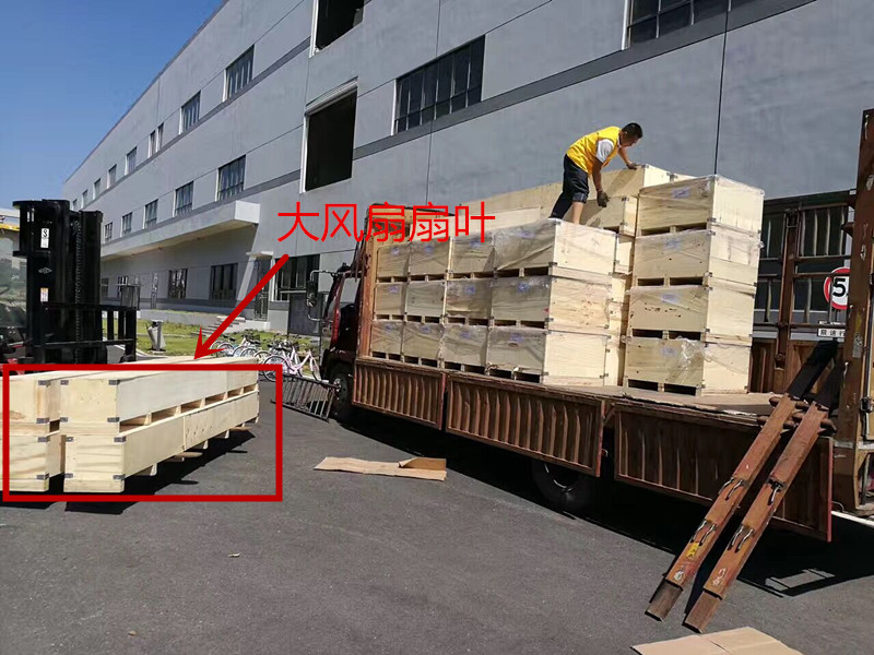 鋼結構廠房通風降溫方案、廠房車間通風降溫方案、大型工業(yè)風扇、物流倉儲大風扇、大吊扇、工業(yè)風扇、廠房車間降溫設備、廠房車間通風設備、車間溫控設備、工業(yè)大吊扇、工業(yè)大風扇、工業(yè)節(jié)能風扇、湖北瑞兆偉業(yè)通風降溫科技有限公司