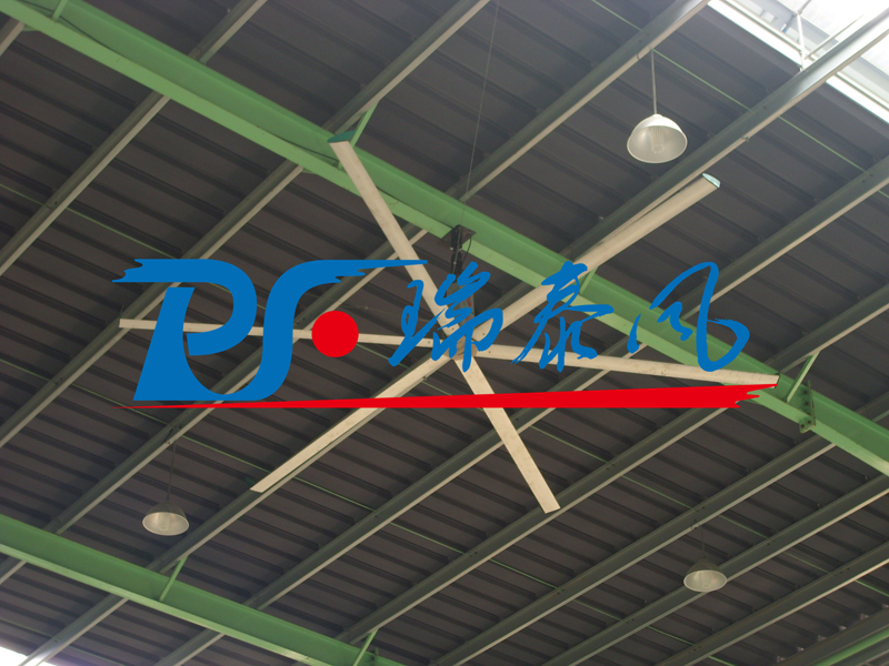 鋼結(jié)構(gòu)廠房通風(fēng)降溫方案、廠房車間通風(fēng)降溫方案、大型工業(yè)風(fēng)扇、物流倉儲大風(fēng)扇、大吊扇、工業(yè)風(fēng)扇、廠房車間降溫設(shè)備、廠房車間通風(fēng)設(shè)備、車間溫控設(shè)備、工業(yè)大吊扇、工業(yè)大風(fēng)扇、工業(yè)節(jié)能風(fēng)扇、湖北瑞兆偉業(yè)通風(fēng)降溫科技有限公司