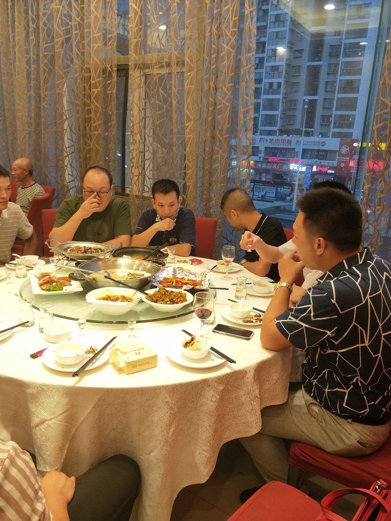 鋼結構廠房通風降溫方案、廠房車間通風降溫方案、大型工業(yè)風扇、物流倉儲大風扇、大吊扇、工業(yè)風扇、廠房車間降溫設備、廠房車間通風設備、車間溫控設備、工業(yè)大吊扇、工業(yè)大風扇、工業(yè)節(jié)能風扇、湖北瑞兆偉業(yè)通風降溫科技有限公司