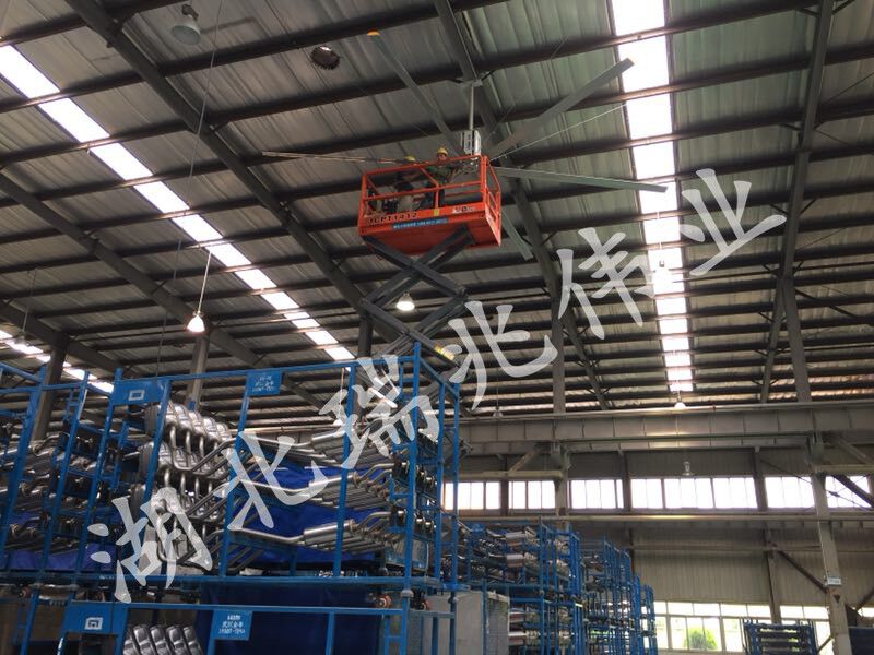 湖北瑞兆偉業(yè)通風降溫科技有限公司為17年專業(yè)通風降溫解決方案領航者,為數(shù)千家各大品牌企業(yè)提供鋼結(jié)構廠房通風降溫方案、大型工業(yè)風扇、物流倉儲大風扇、大吊扇、工業(yè)風扇、車間溫控設備、工業(yè)大吊扇、工業(yè)大風扇、工業(yè)節(jié)能風扇一站式服務及廠房車間通風降溫方案與廠房車間通風降溫設備.工業(yè)大風扇廠家服務熱線:400-7757-027."