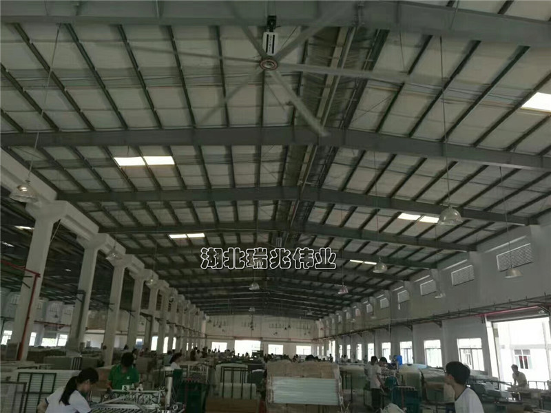 鋼結構廠房通風降溫方案、大型工業(yè)風扇、物流倉儲大風扇、大吊扇、工業(yè)風扇、車間溫控設備、工業(yè)大吊扇、工業(yè)大風扇、工業(yè)節(jié)能風扇一站式服務及廠房車間通風降溫方案與廠房車間通風降溫設備.