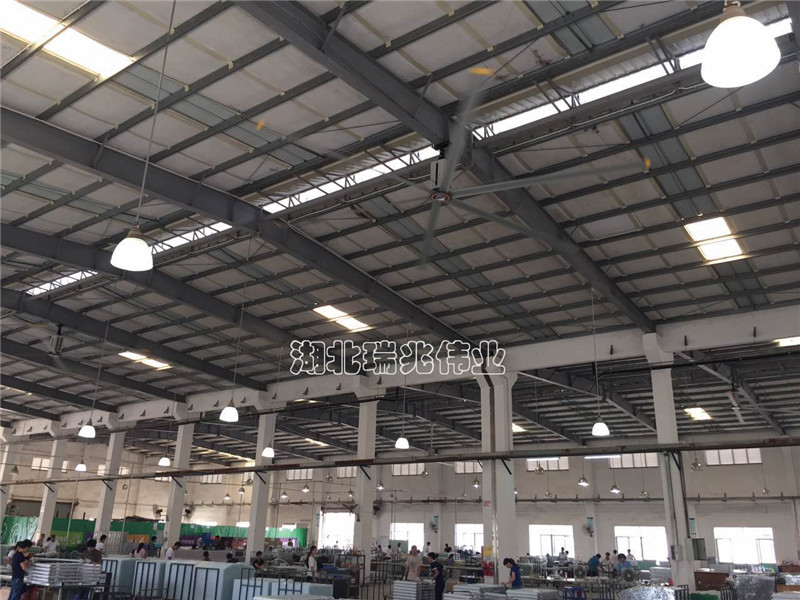 鋼結構廠房通風降溫方案、大型工業(yè)風扇、物流倉儲大風扇、大吊扇、工業(yè)風扇、車間溫控設備、工業(yè)大吊扇、工業(yè)大風扇、工業(yè)節(jié)能風扇一站式服務及廠房車間通風降溫方案與廠房車間通風降溫設備