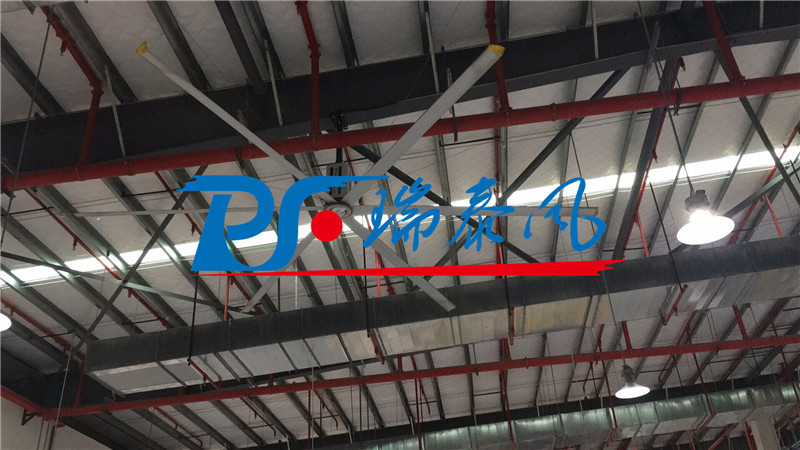 鋼結(jié)構(gòu)廠房通風降溫方案、廠房車間通風降溫方案、大型工業(yè)風扇、物流倉儲大風扇、大吊扇、工業(yè)風扇、廠房車間降溫設備、廠房車間通風設備、車間溫控設備、工業(yè)大吊扇、工業(yè)大風扇、工業(yè)節(jié)能風扇、湖北瑞兆偉業(yè)通風降溫科技有限公司