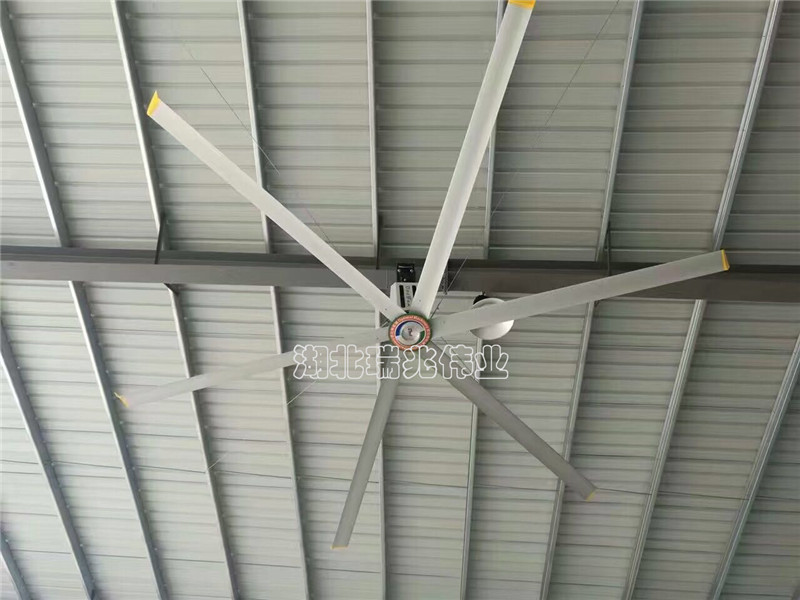 鋼結(jié)構(gòu)廠房通風降溫方案、廠房車間通風降溫方案、大型工業(yè)風扇、物流倉儲大風扇、大吊扇、工業(yè)風扇、廠房車間降溫設備、廠房車間通風設備、車間溫控設備、工業(yè)大吊扇、工業(yè)大風扇、工業(yè)節(jié)能風扇、湖北瑞兆偉業(yè)通風降溫科技有限公司