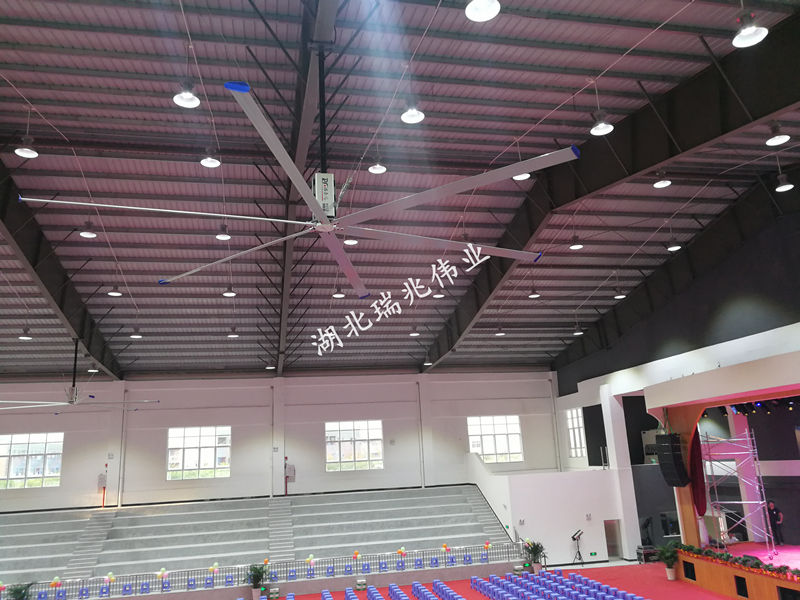 鋼結(jié)構(gòu)廠房通風(fēng)降溫方案、廠房車間通風(fēng)降溫方案、大型工業(yè)風(fēng)扇、物流倉儲(chǔ)大風(fēng)扇、大吊扇、工業(yè)風(fēng)扇、廠房車間降溫設(shè)備、廠房車間通風(fēng)設(shè)備、車間溫控設(shè)備、工業(yè)大吊扇、工業(yè)大風(fēng)扇、工業(yè)節(jié)能風(fēng)扇、湖北瑞兆偉業(yè)通風(fēng)降溫科技有限公司