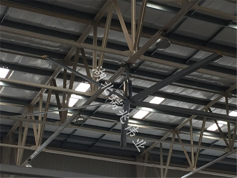 工業(yè)大吊扇、工業(yè)大風(fēng)扇、工業(yè)節(jié)能風(fēng)扇、廠房車間通風(fēng)降溫設(shè)備