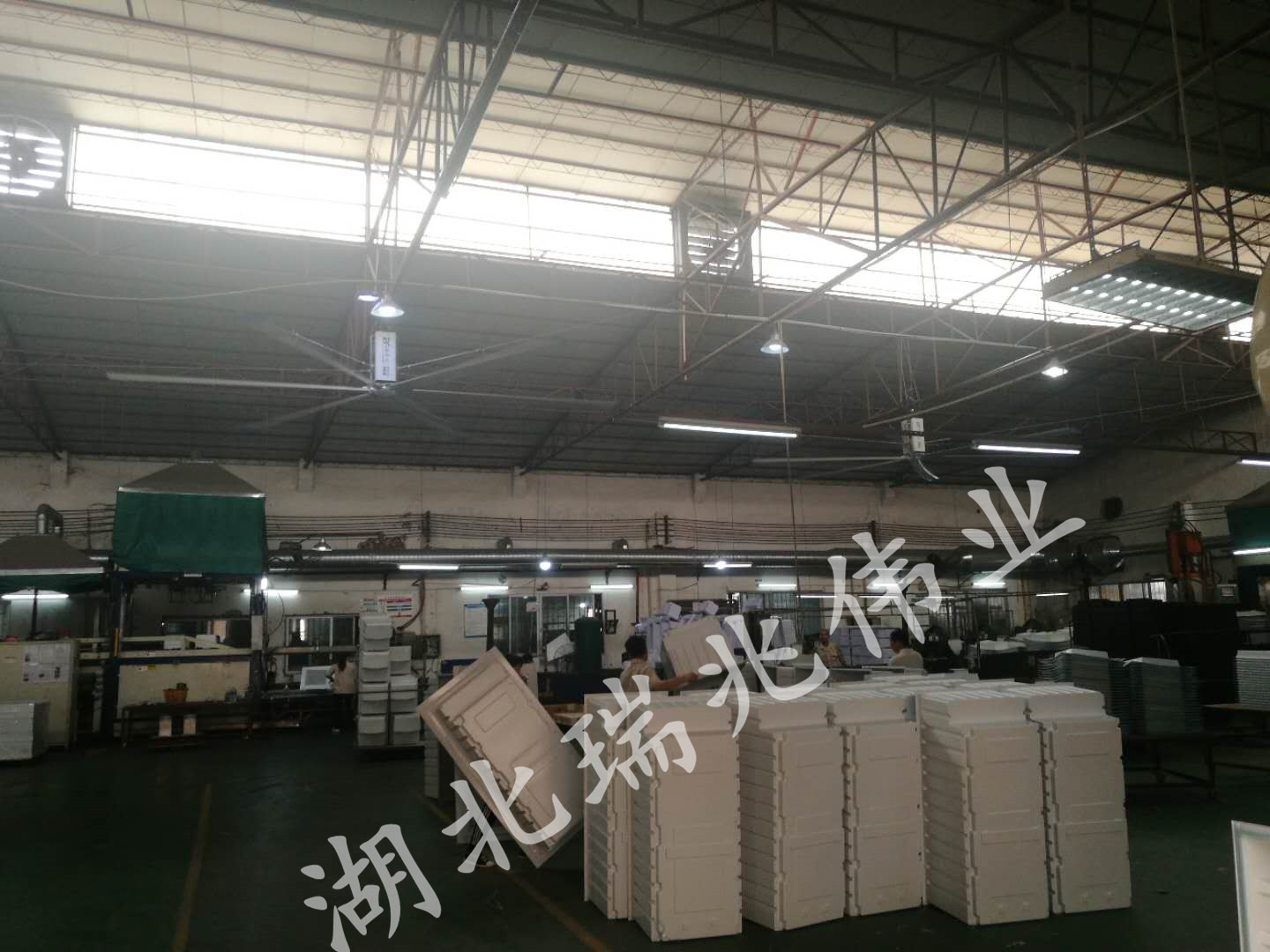 工業(yè)大吊扇、大型工業(yè)風(fēng)扇、工業(yè)大風(fēng)扇、工業(yè)節(jié)能風(fēng)扇、車(chē)間溫控設(shè)備、物流倉(cāng)儲(chǔ)大風(fēng)扇