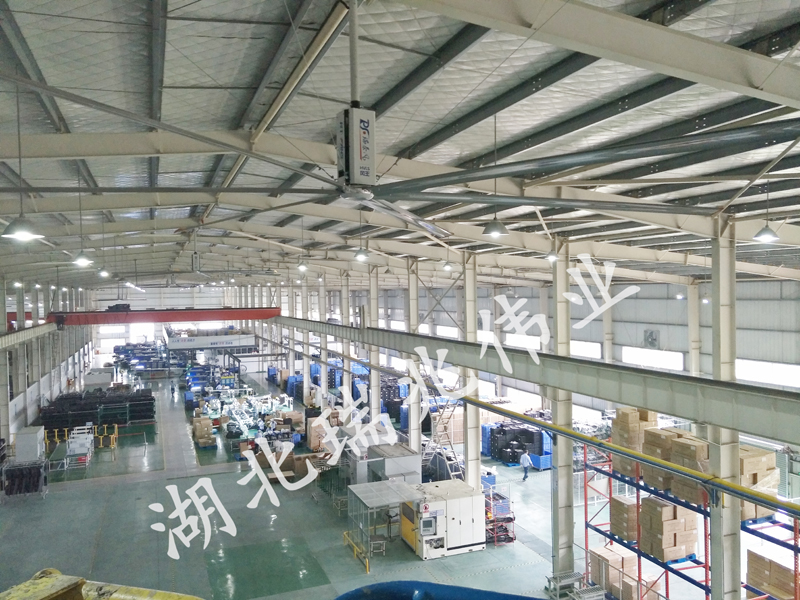 廠房通風降溫、廠房通風降溫設備、超大型工業(yè)風扇、湖北瑞泰風工業(yè)風扇、瑞泰風工業(yè)大風扇