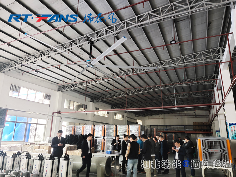 永磁直驅(qū)工業(yè)大吊扇,永磁工業(yè)大吊扇,永磁工業(yè)大風(fēng)扇,大型工業(yè)風(fēng)扇,高大型空間降溫 永磁直驅(qū)工業(yè)大吊扇,永磁工業(yè)大吊扇,永磁工業(yè)大風(fēng)扇,大型工業(yè)風(fēng)扇,高大型空間降溫