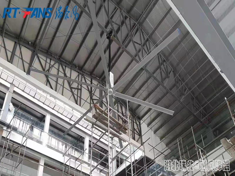 工業(yè)大風(fēng)扇 廠房車間降溫 湖北工業(yè)大風(fēng)扇 工業(yè)大吊扇 大型工業(yè)吊扇 工業(yè)大風(fēng)扇 廠房車間降溫 湖北工業(yè)大風(fēng)扇 工業(yè)大吊扇 大型工業(yè)吊扇