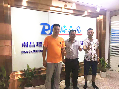 千里探望華中團(tuán)隊(duì)，吹響廠(chǎng)房車(chē)間通風(fēng)降溫沖鋒號(hào)