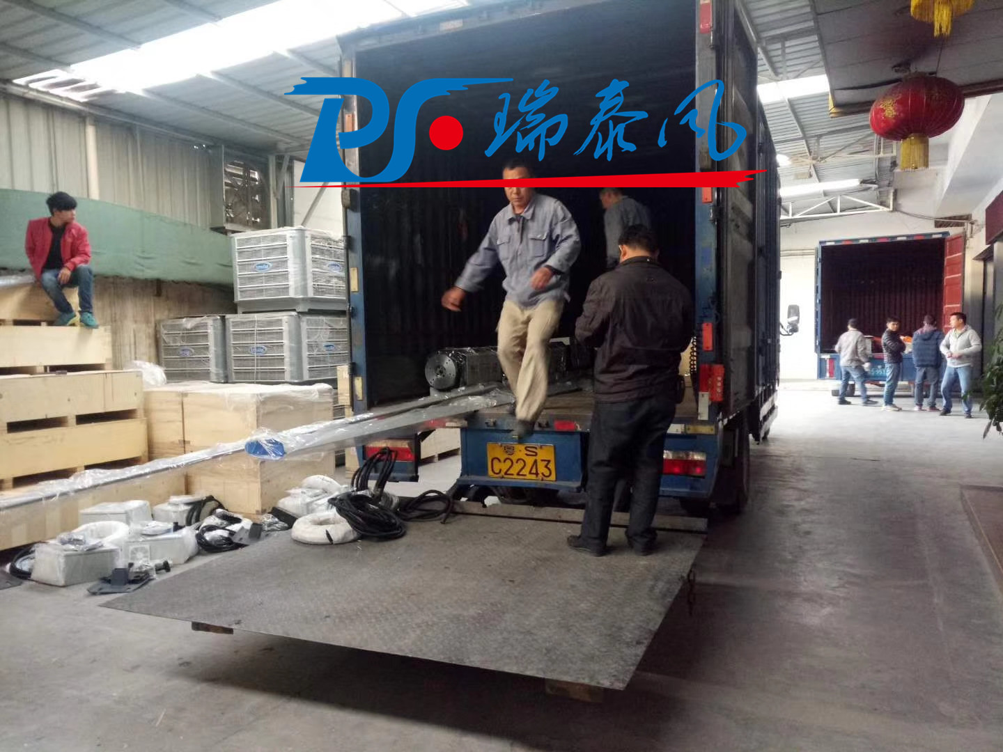 喜迎2018！廠房車(chē)間降溫通風(fēng)看過(guò)來(lái)！德國(guó)品質(zhì)+美航技術(shù)組合而成的瑞兆工業(yè)大風(fēng)扇！