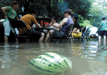 投資少、價(jià)格實(shí)惠，高大廠房車間通風(fēng)降溫就選湖北瑞兆工業(yè)節(jié)能風(fēng)扇！