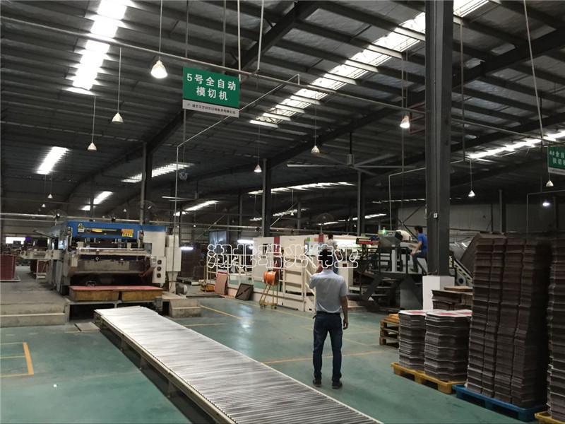 汽車零部件廠降溫用安全為本的瑞兆大型吊扇準(zhǔn)沒錯(cuò)!