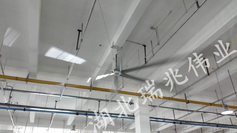 大型倉(cāng)庫(kù)如何降溫？ 一臺(tái)工業(yè)大風(fēng)扇幫您搞定所有問(wèn)題