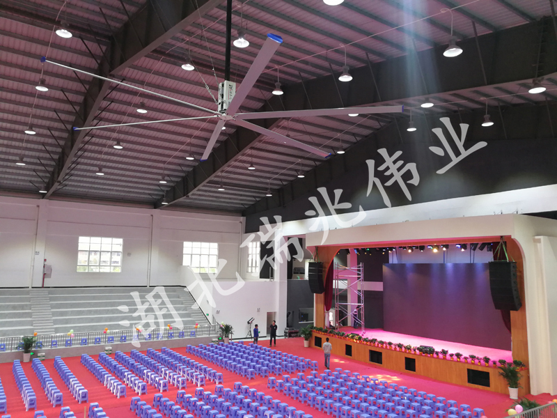 大型廠房通風(fēng)降溫首選湖北大型工業(yè)風(fēng)扇！